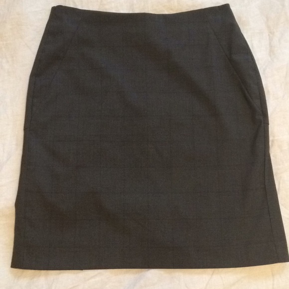 Beautiful Dark grey Banana Republic pencil skirt - Picture 2 of 5